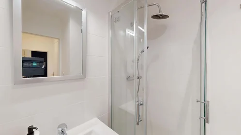 Chambre privée à 60 Rue Grignan, 13001 Marseille, France, image 8 de 20