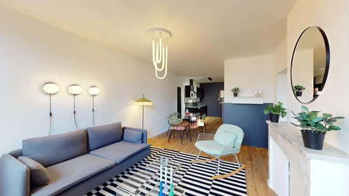 Chambre privée à 60 Rue Grignan, 13001 Marseille, France, image 9 de 20