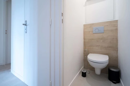 Quarto privado em 922 Av. de la Victoire du 8 Mai 1945, 83000 Toulon, France, imagem 13 de 17