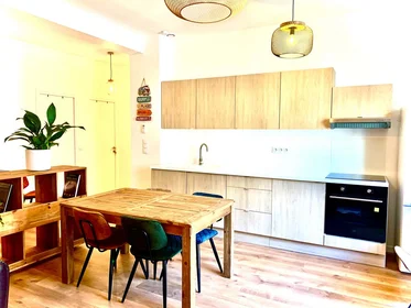 Quarto privado em 4 Rue Vincent Allègre, 83000 Toulon, France, imagem 8 de 10