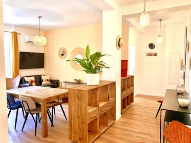 Quarto privado em 4 Rue Vincent Allègre, 83000 Toulon, France, imagem 9 de 10