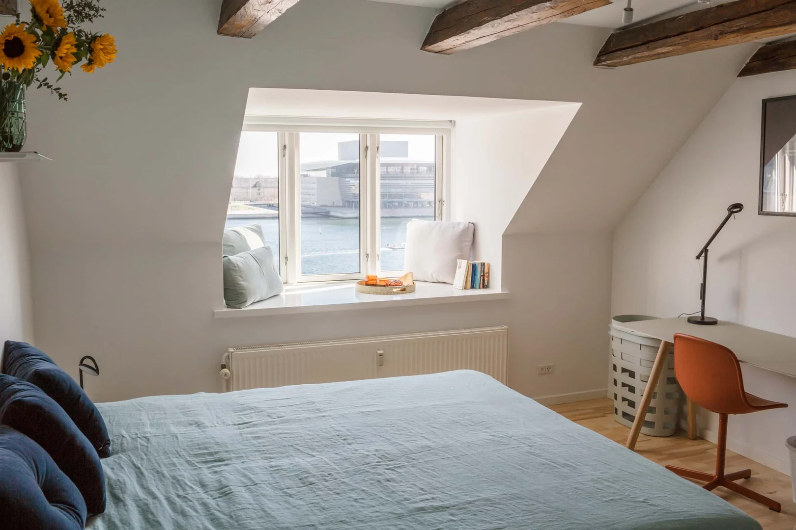 Quarto para alugar em apartamento de estudantes em , totalmente mobilado