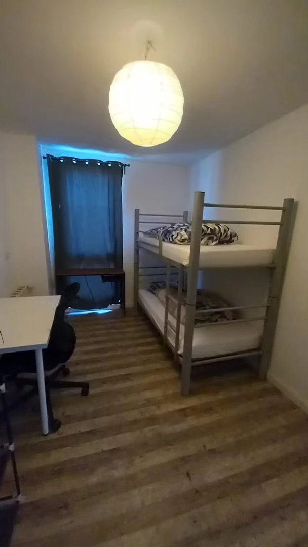 Luminosa stanza condivisa in affitto a berlin