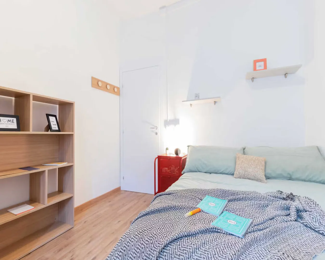 Stanza per studenti luminosa e ariosa con facile accesso all'università a 