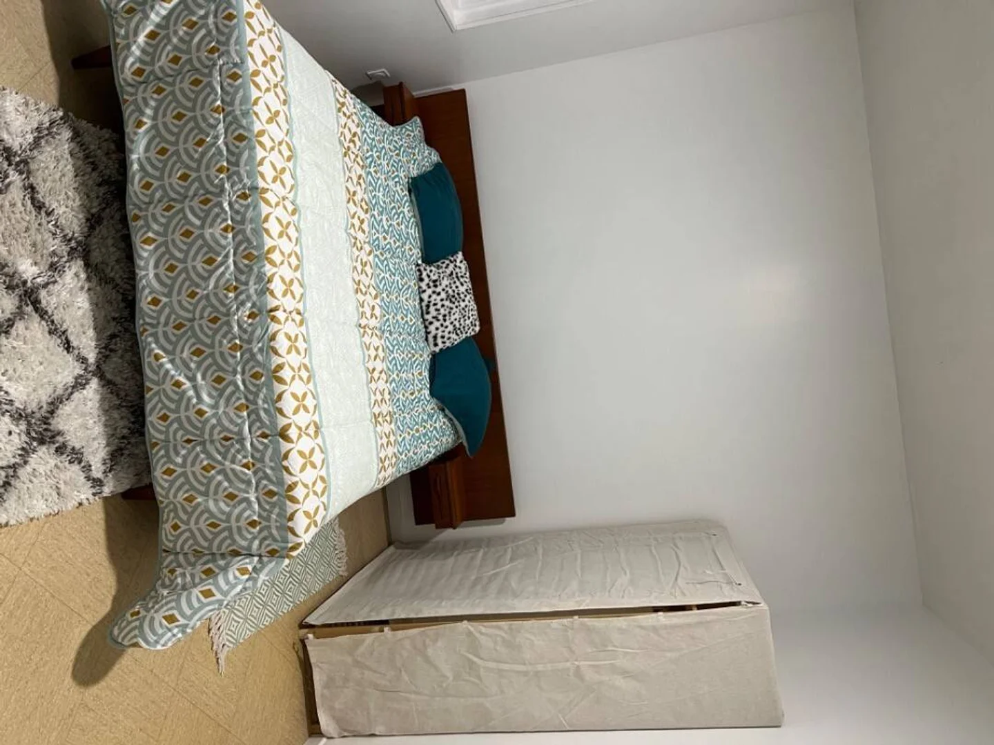 Chambre d'étudiant lumineuse et aérée avec accès facile à l'université dans 