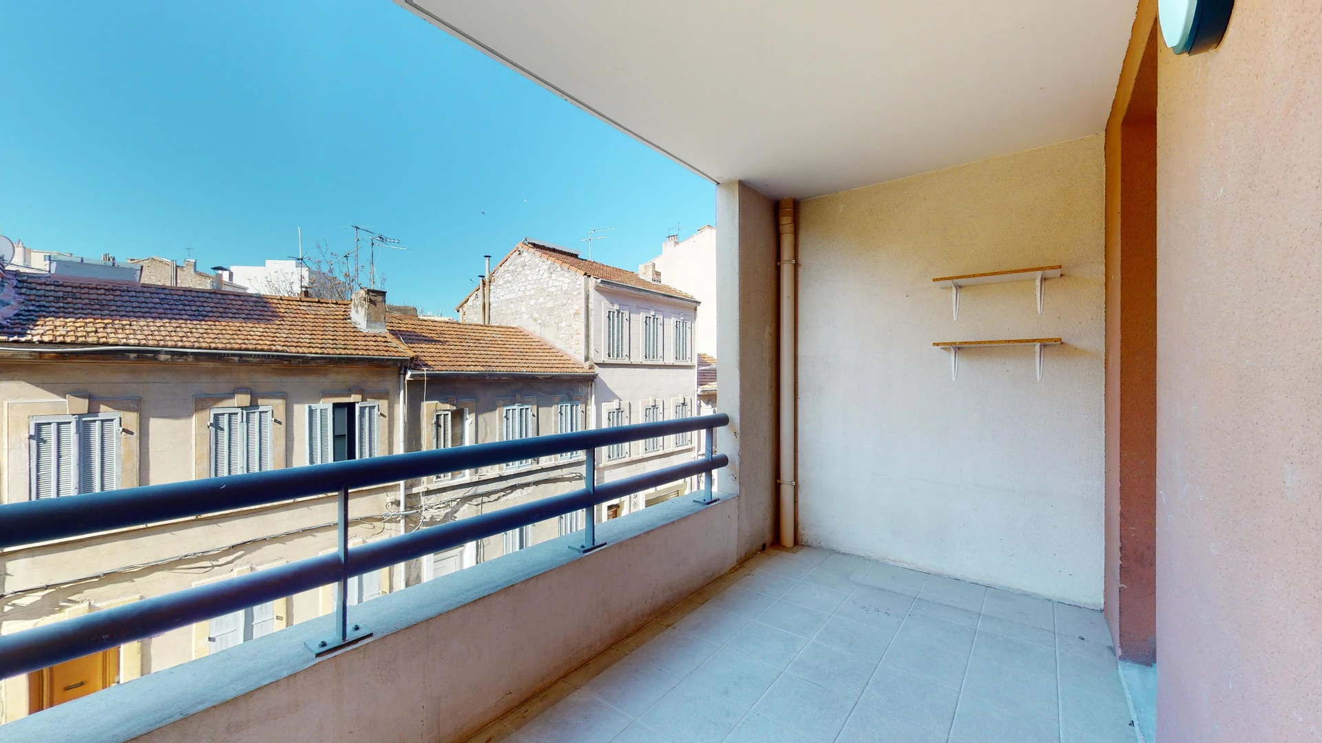 Room for rent in a shared flat in Marseille