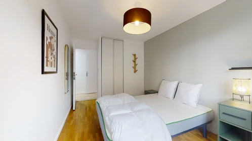 Pokój do wynajęcia z podwójnym łóżkiem w Lyon