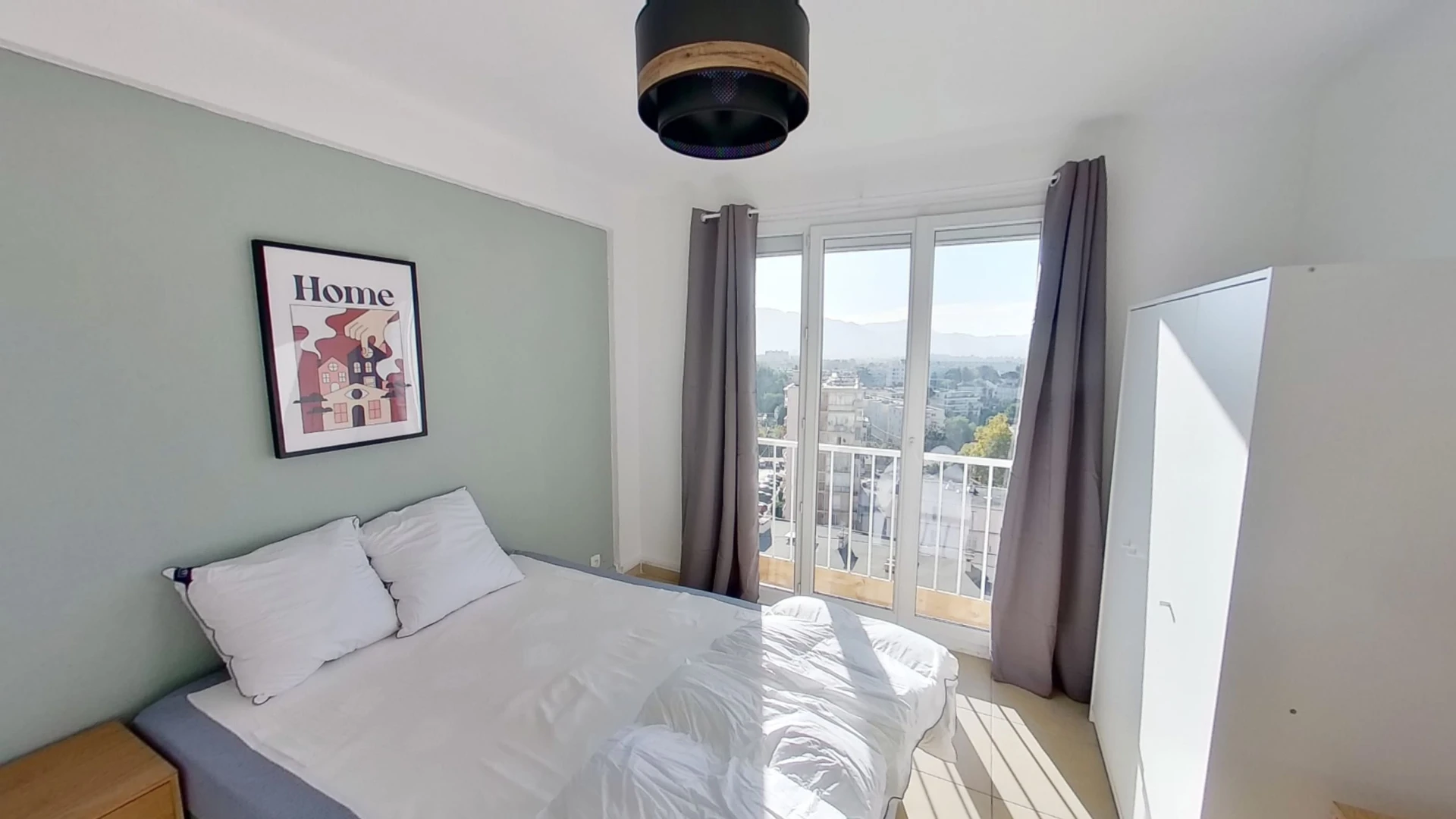 Room for rent with double bed Marseille