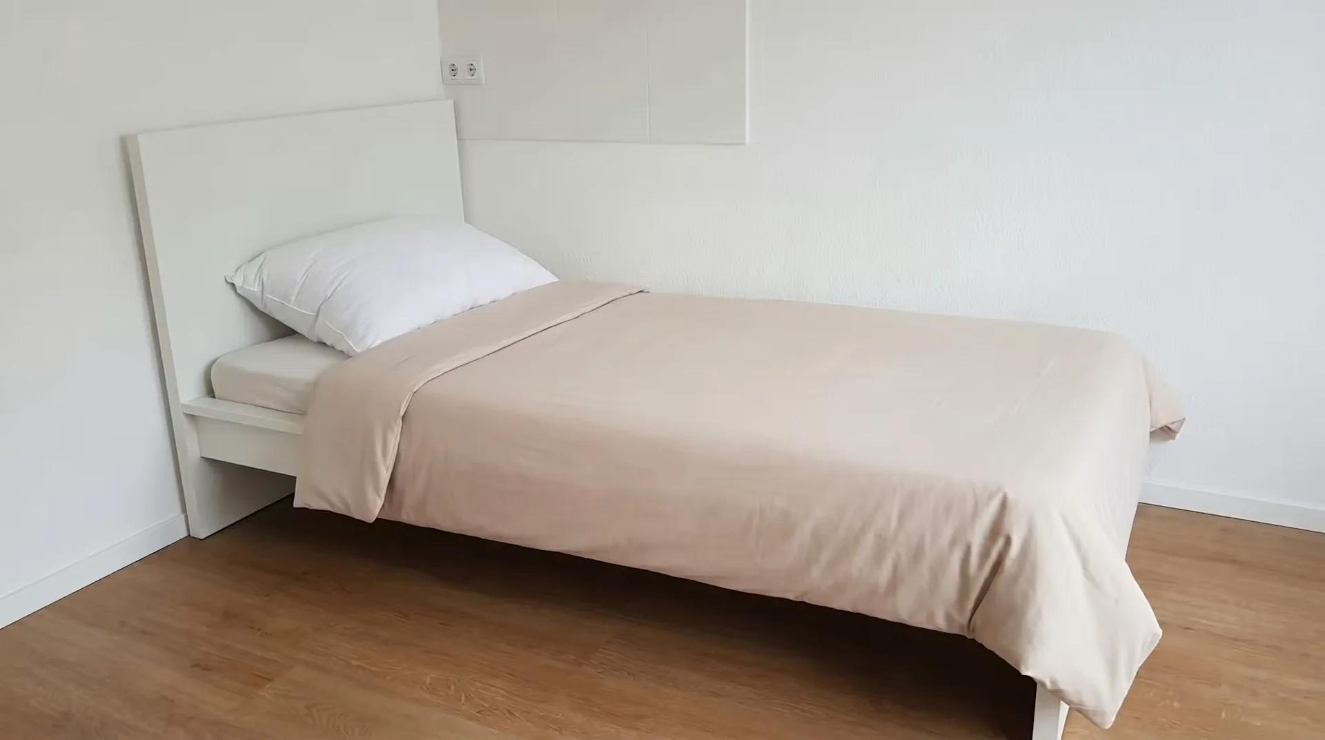 Economical student room with convenient location in