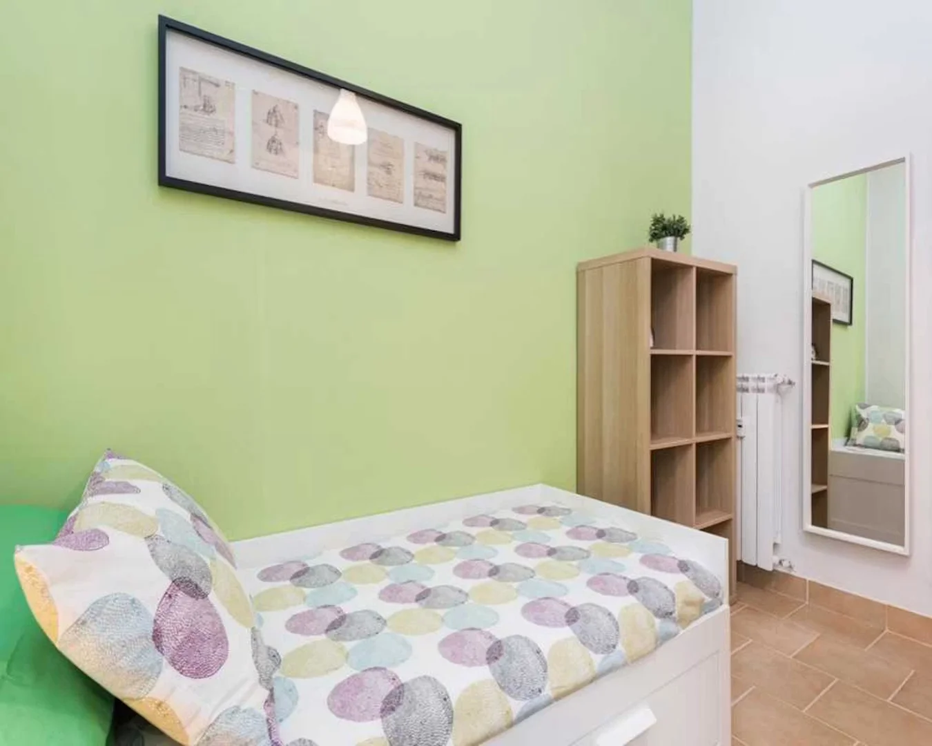 Habitación para estudiantes en  con área de estudio y facilidades compartidas