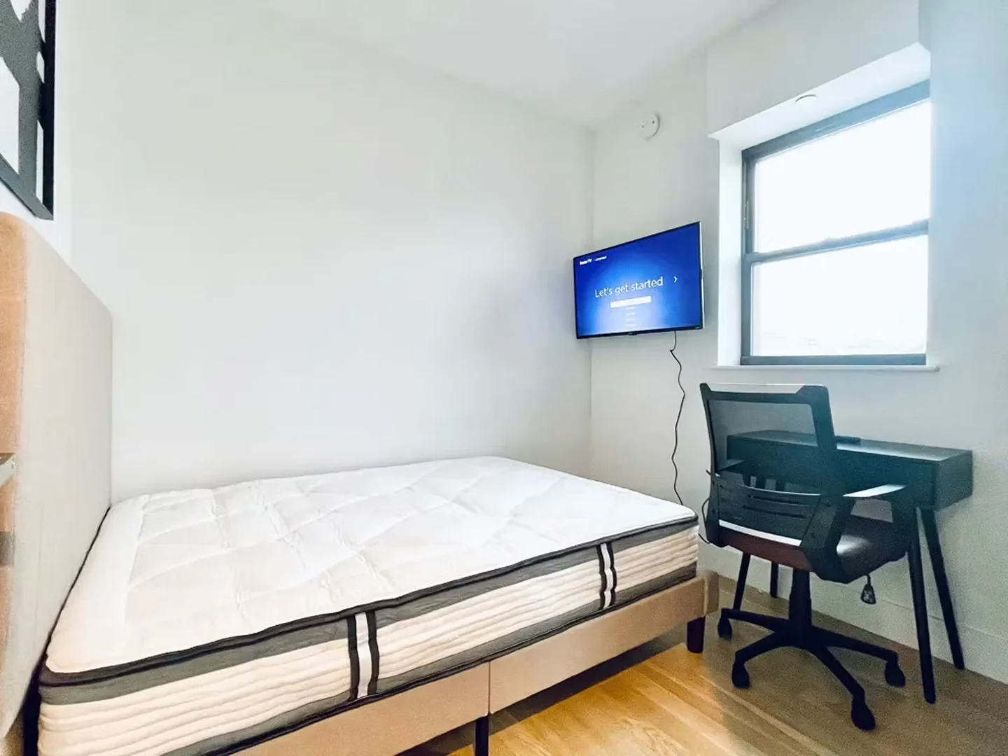 Affordable room for students with ample lighting in 