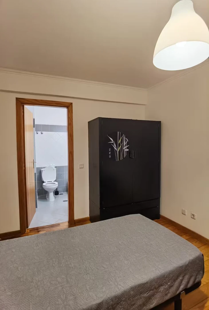 Chambre en colocation dans un appartement de 3 chambres Setúbal