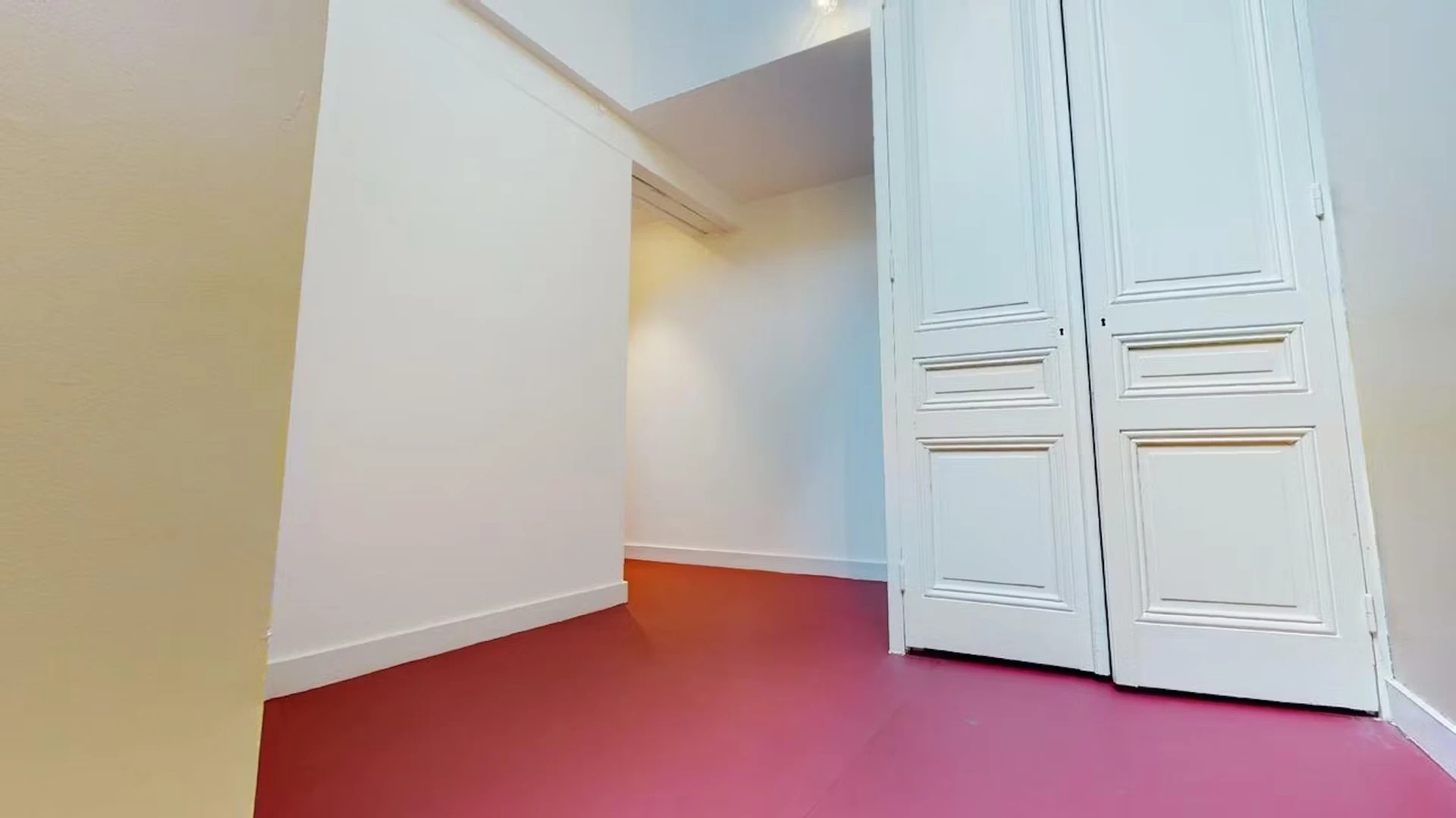 Renting rooms by the month in Saint-étienne