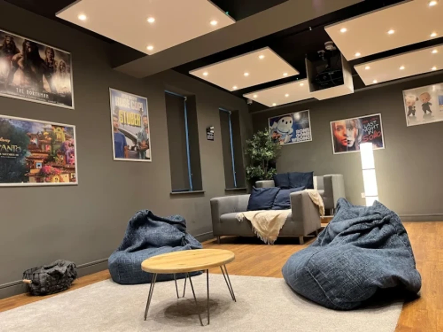 Comfortable and spacious student room in 