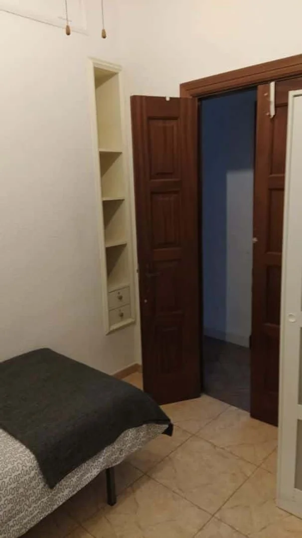 Room for rent in student apartment in , fully furnished