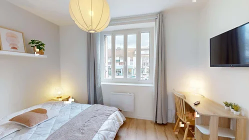 Private room at 101 Av. du Drapeau, 21000 Dijon, France, image 3 of 28
