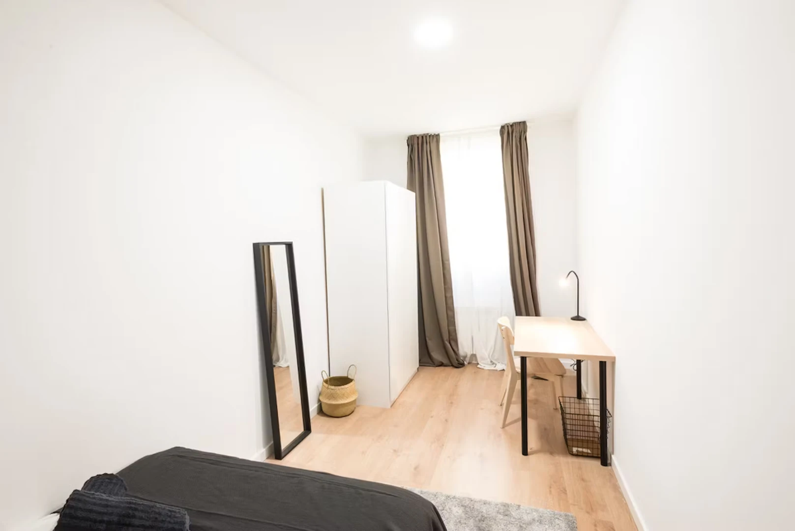 Quarto para alugar com cama de casal em Madrid