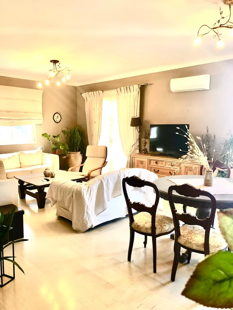 Renting rooms by the month in Heraklion