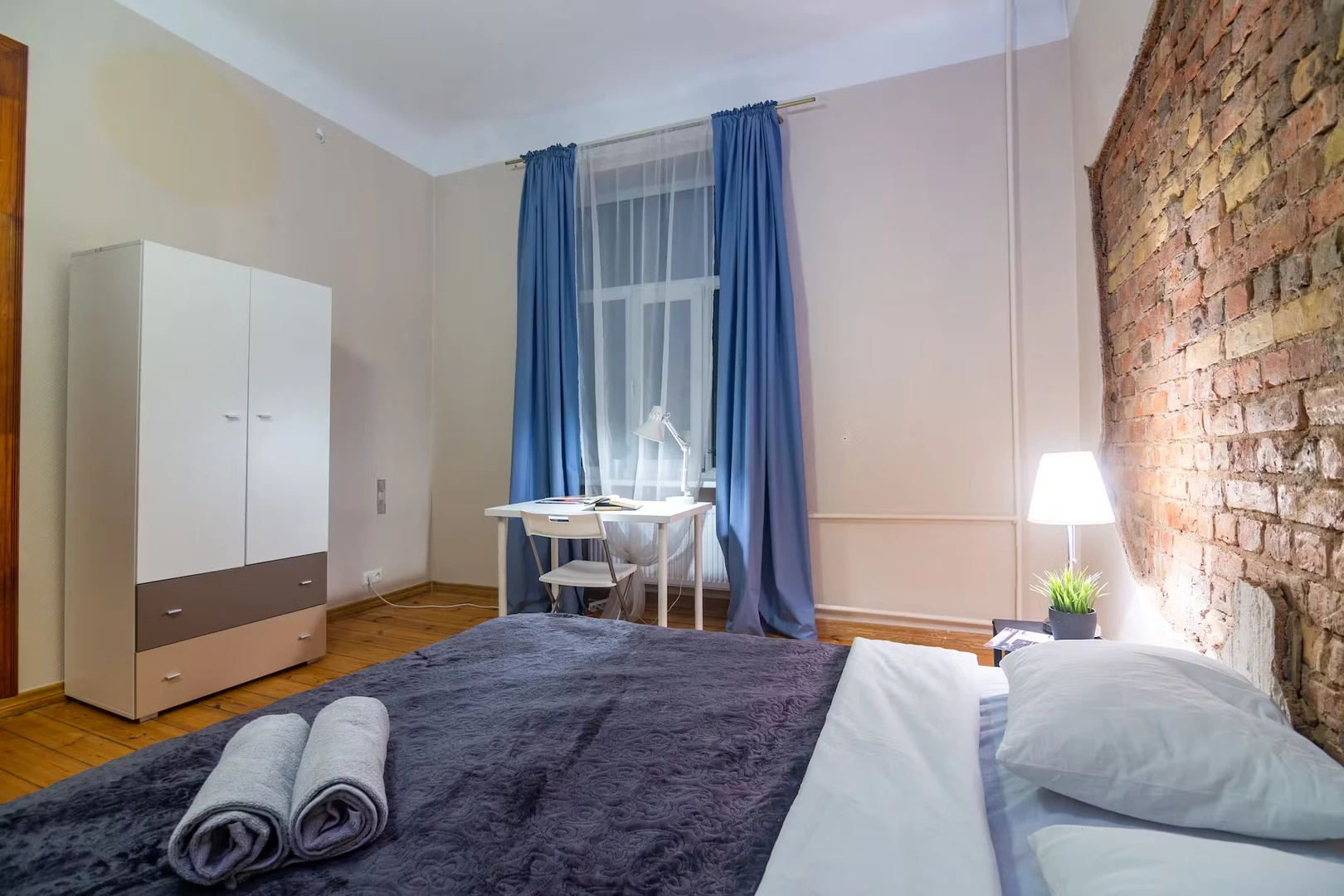 Quarto para alugar com cama de casal em Rīga