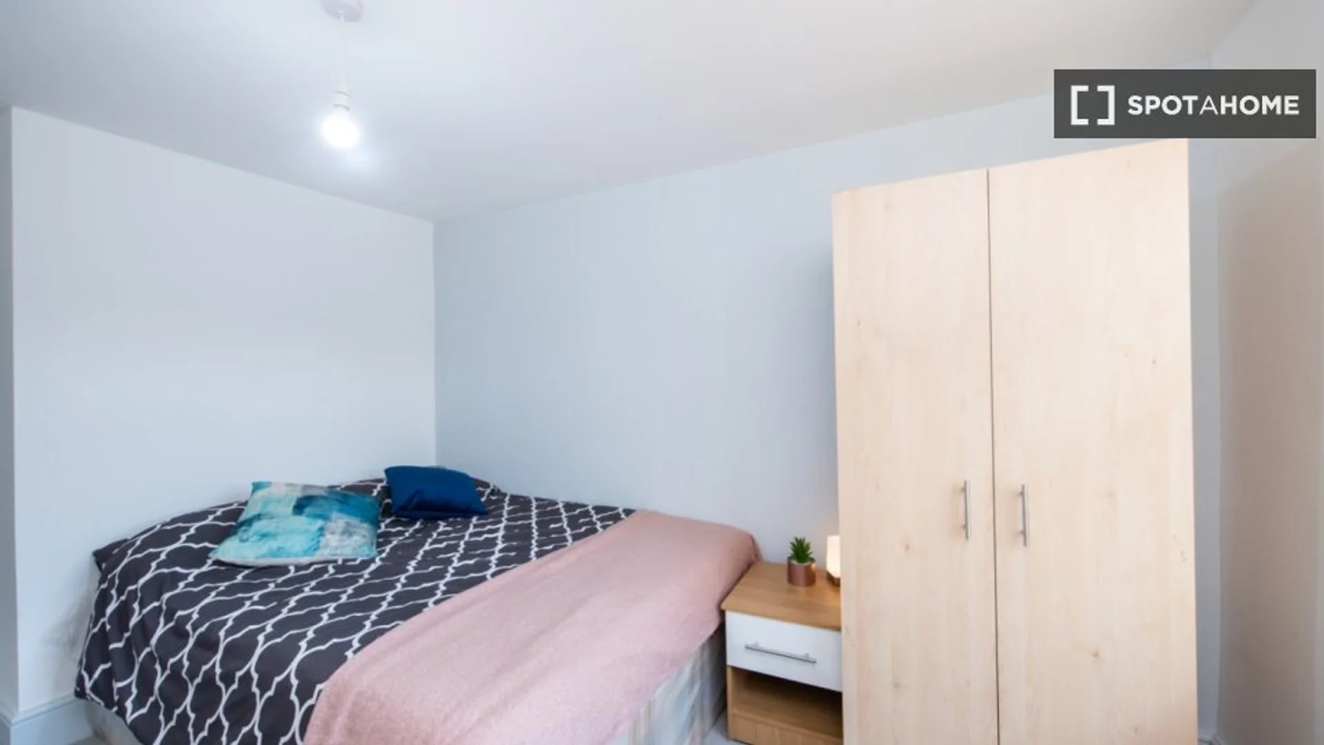 Chambre d'étudiant fonctionnelle parfaite pour étudier dans 