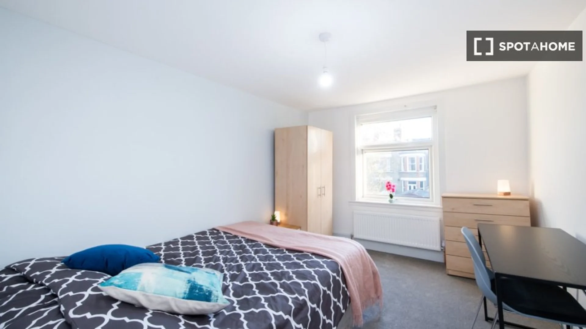 Chambre d'étudiant confortable et spacieuse dans 