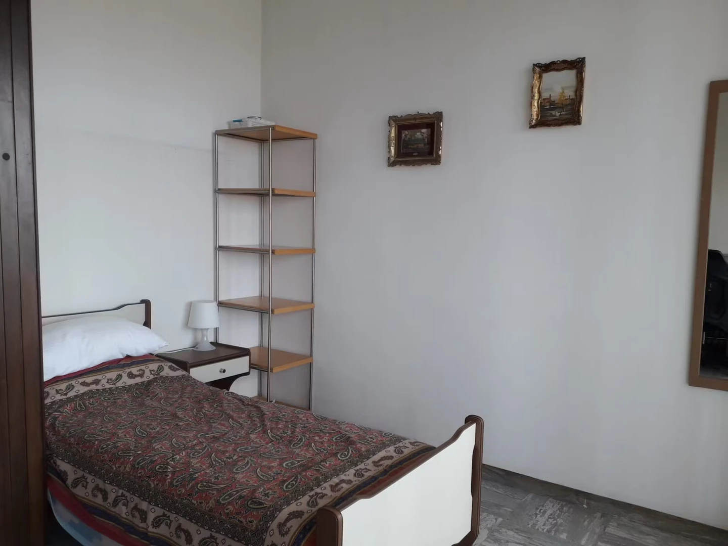 Zimmer mit Doppelbett zu vermieten forli
