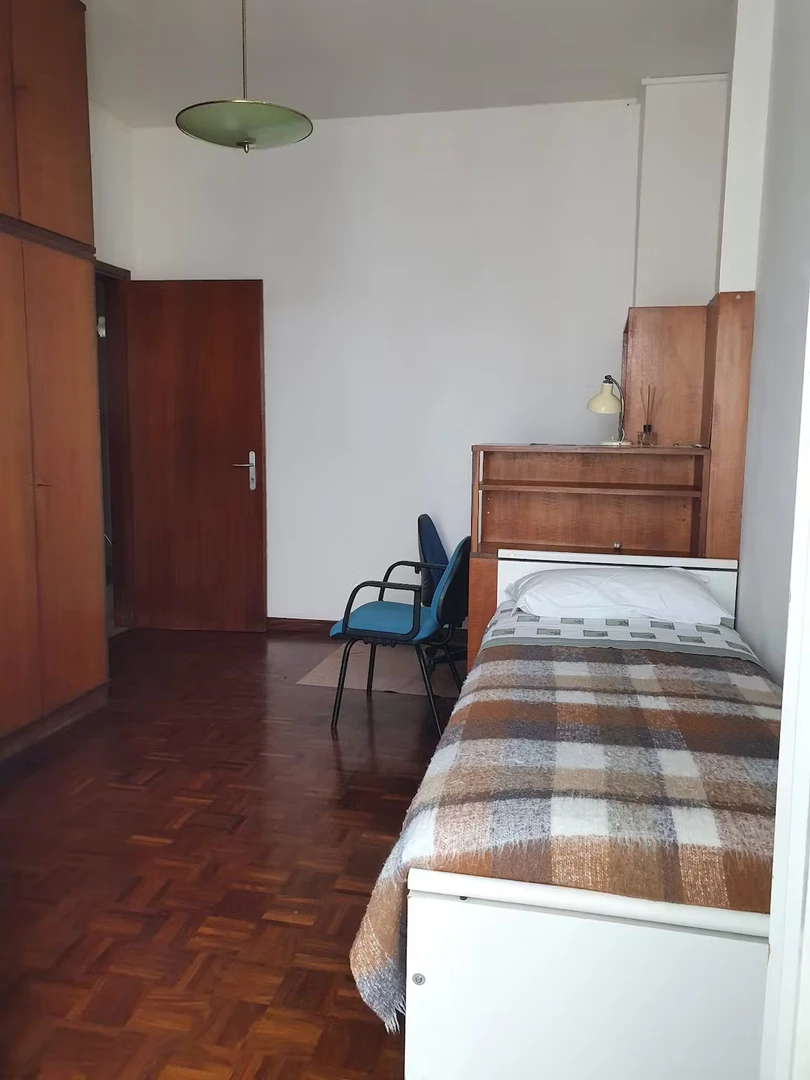 Room for rent with double bed forli