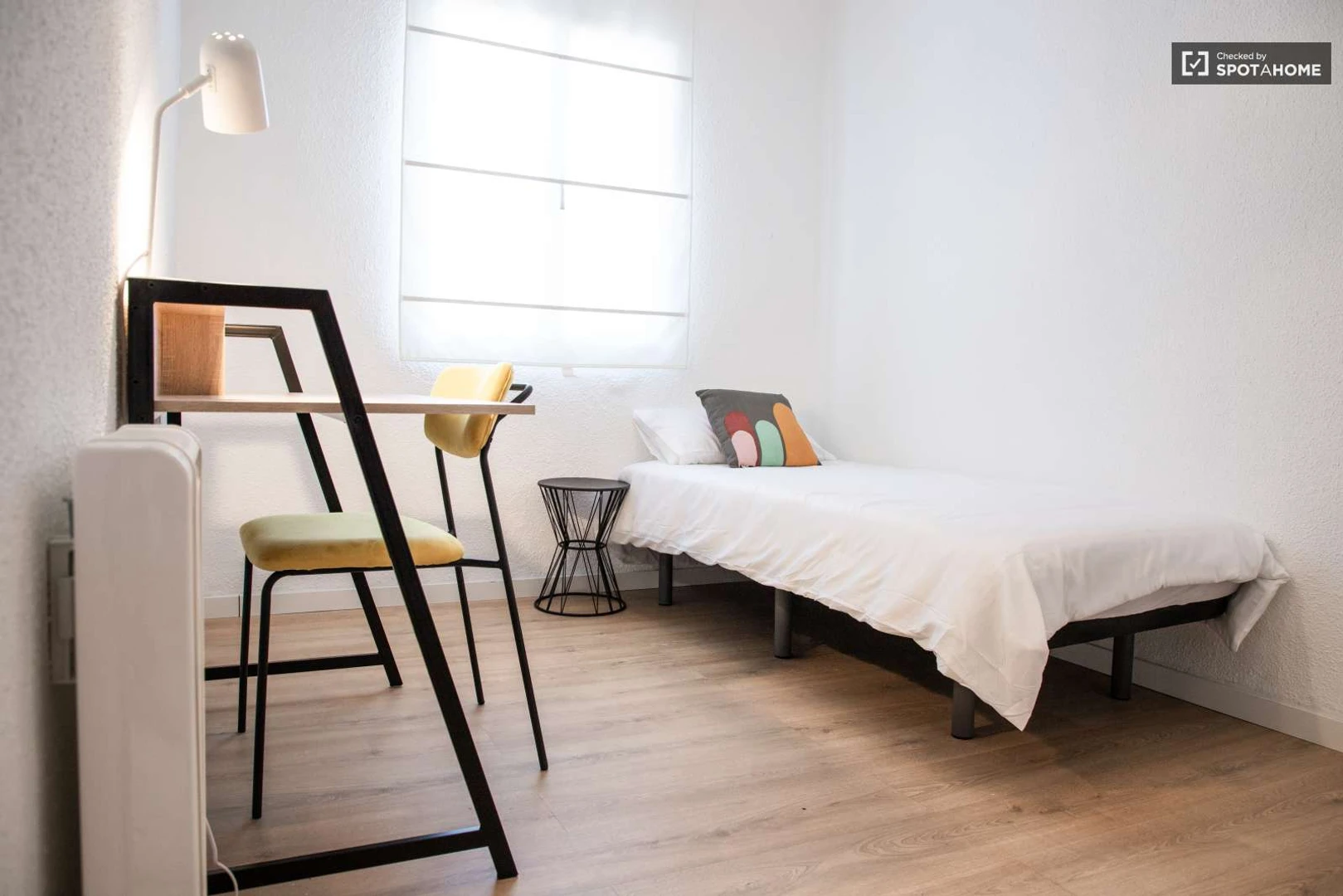 Renting rooms by the month in mostoles