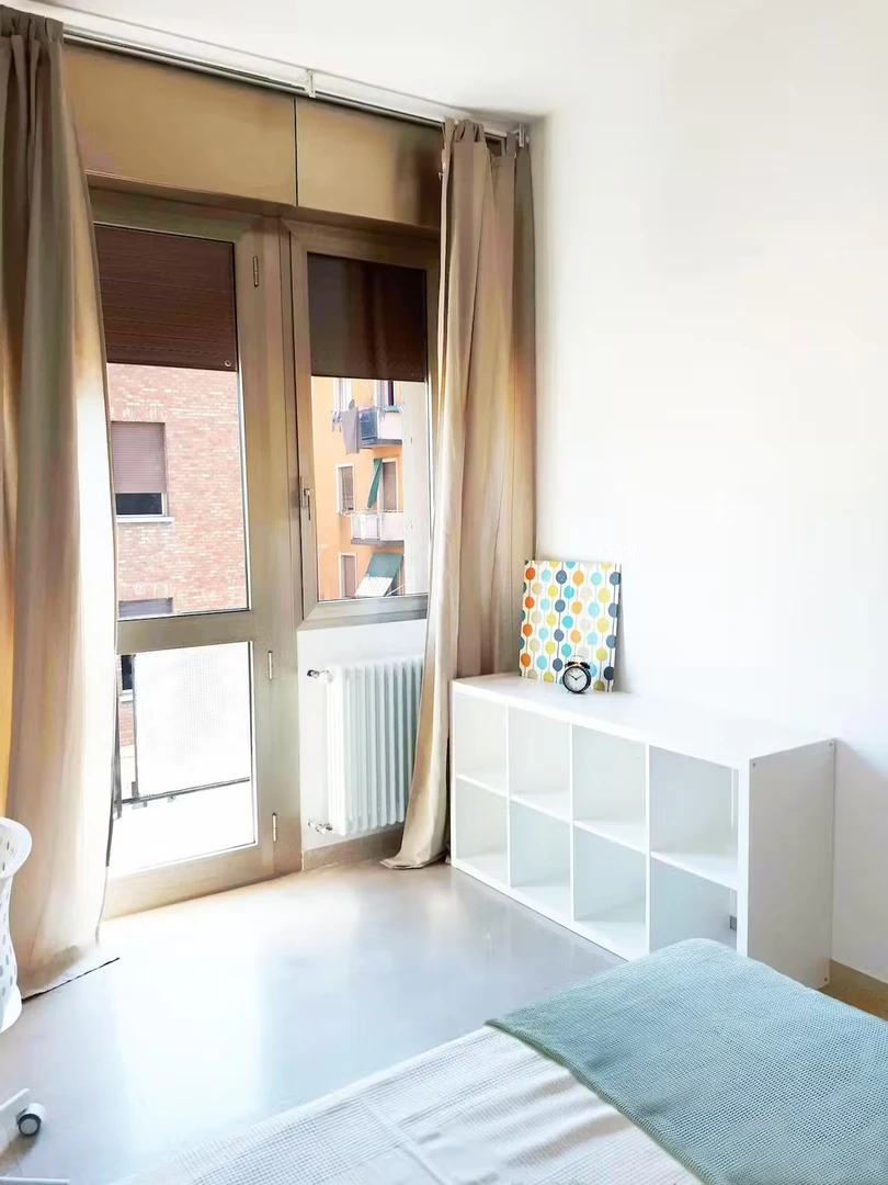 Chambre à louer dans un appartement en colocation à Bologne