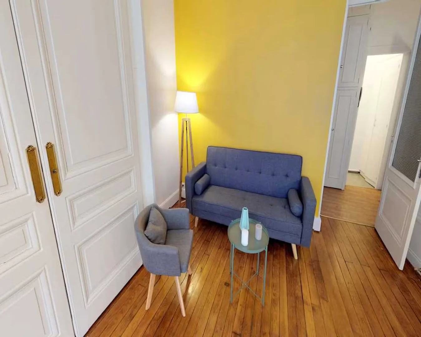 'de öğrenci dairesinde, tamamen mobilyalı kiralık oda