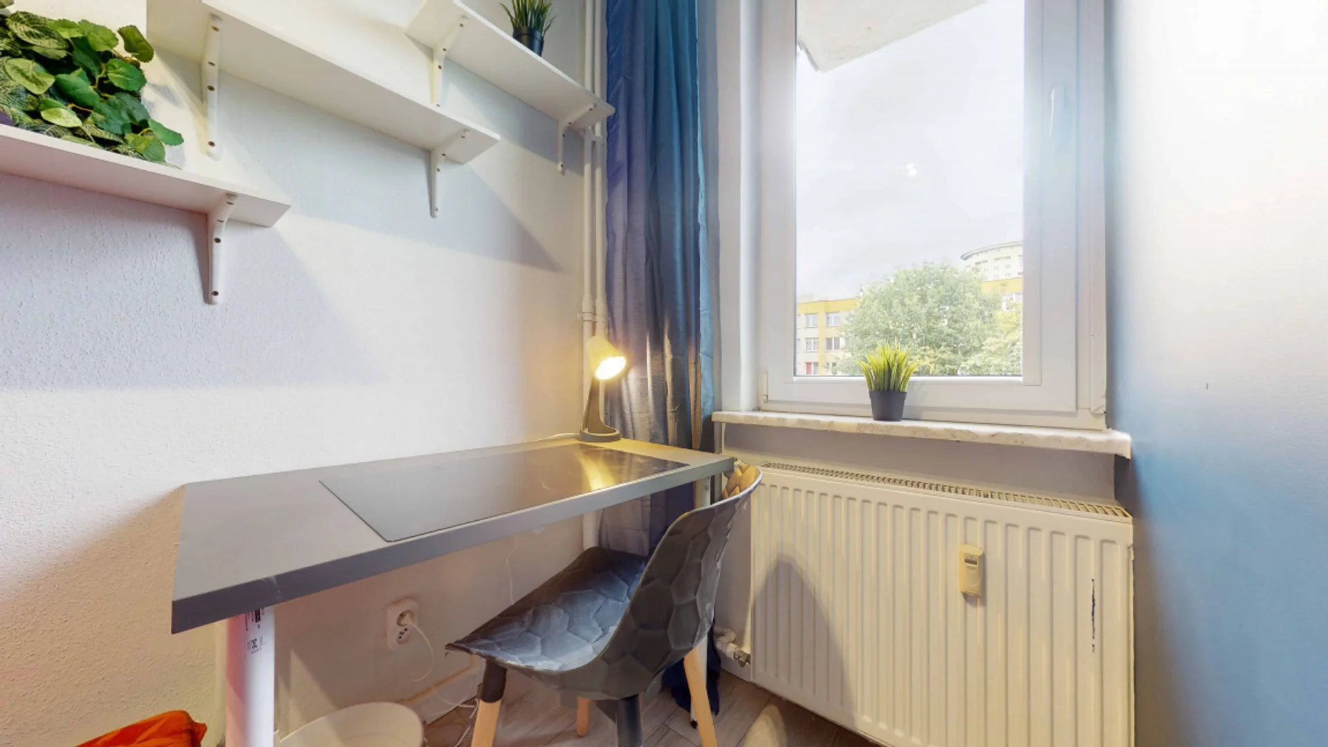 Bright and airy student room with easy university access in