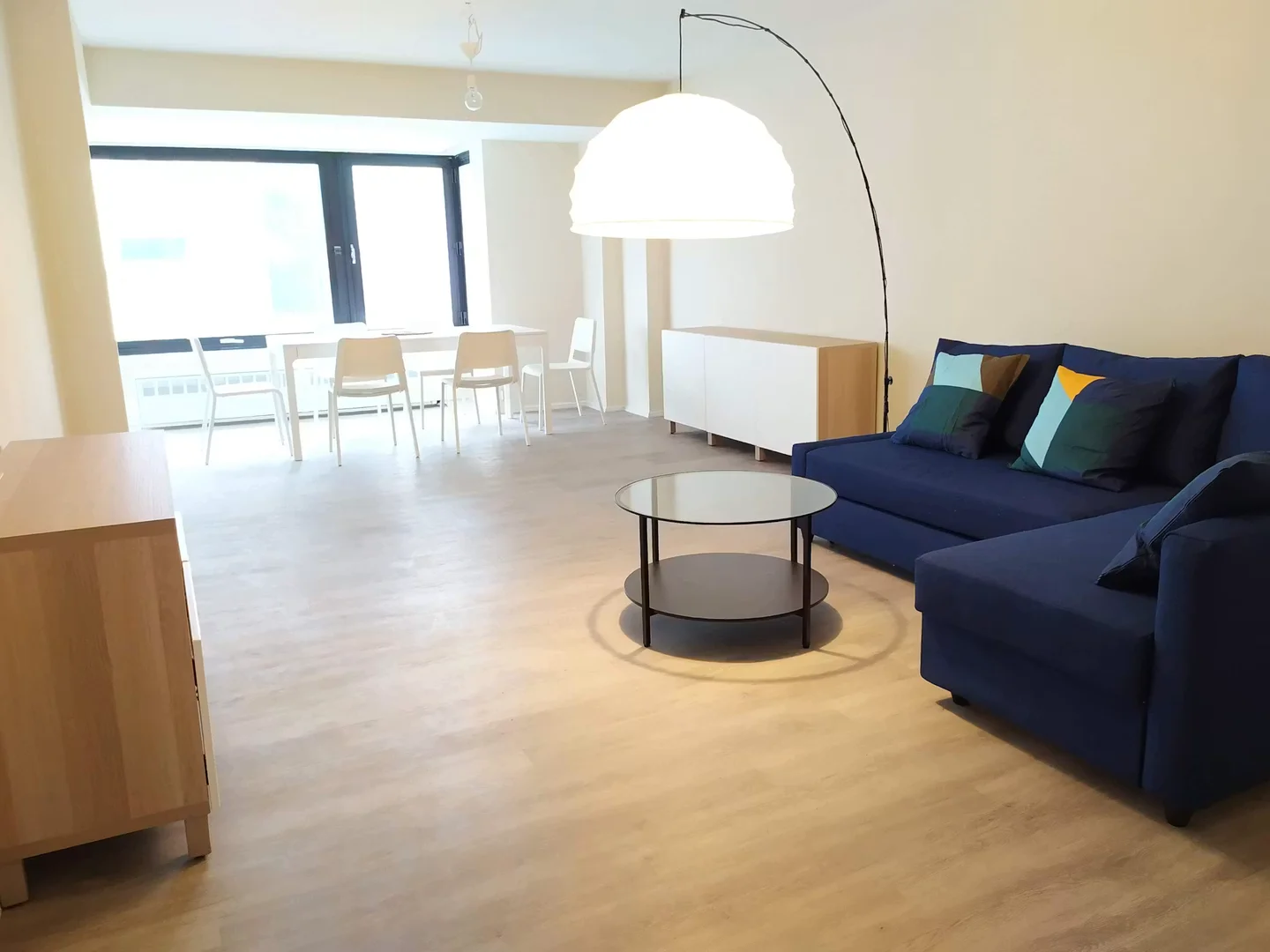 Bright and airy student room with easy university access in 