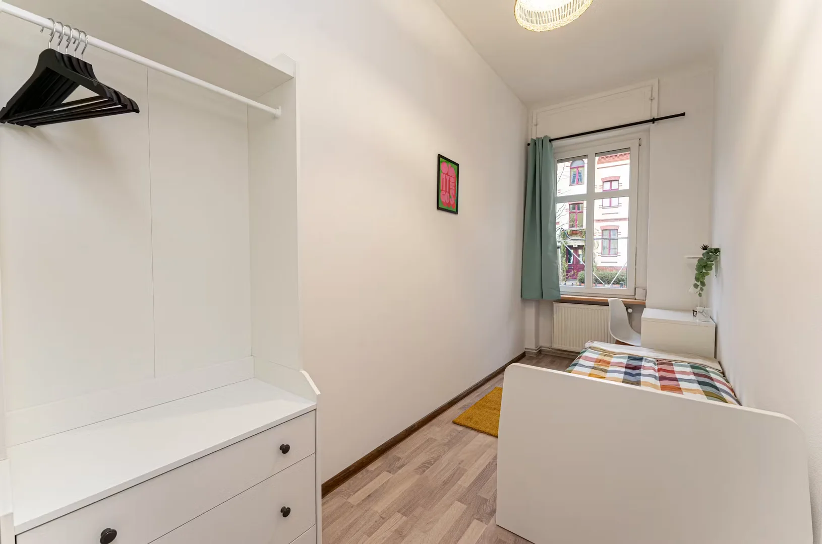 Chambre d'étudiant à avec espace d'étude et installations communes