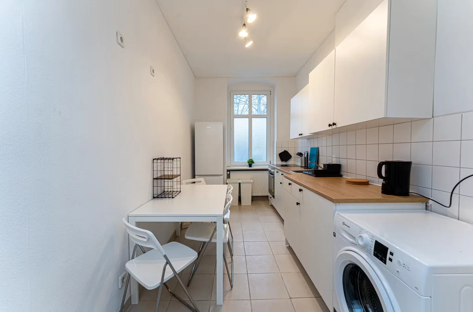 Chambre d'étudiant à avec espace d'étude et installations communes