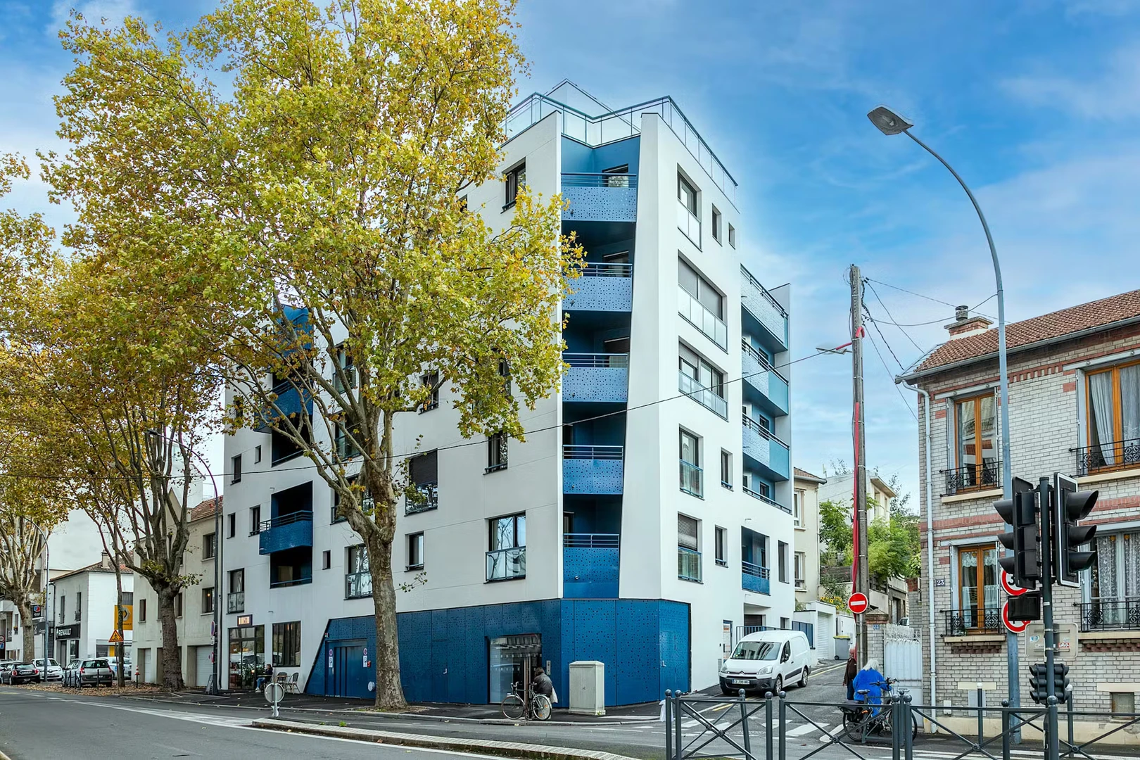 Renting rooms by the month in Issy-les-moulineaux