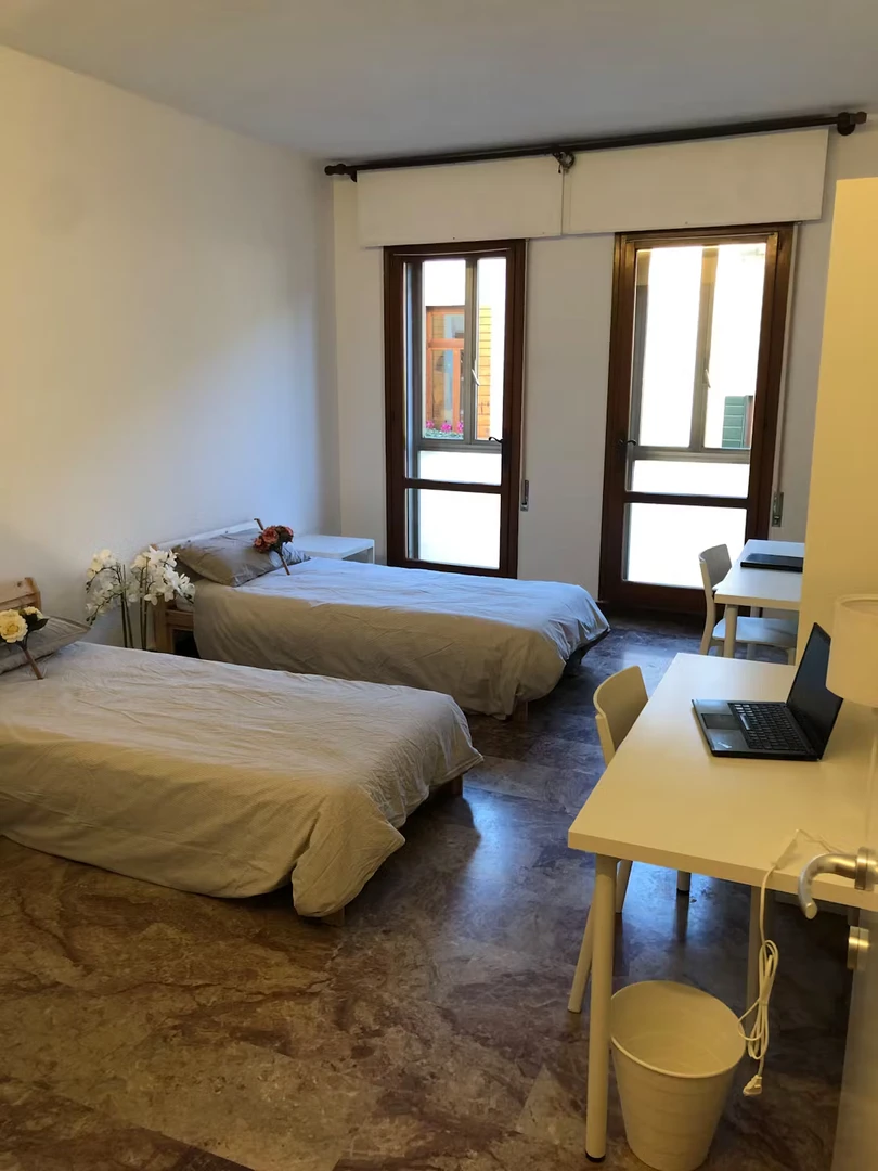 Shared room in 3-bedroom flat padova