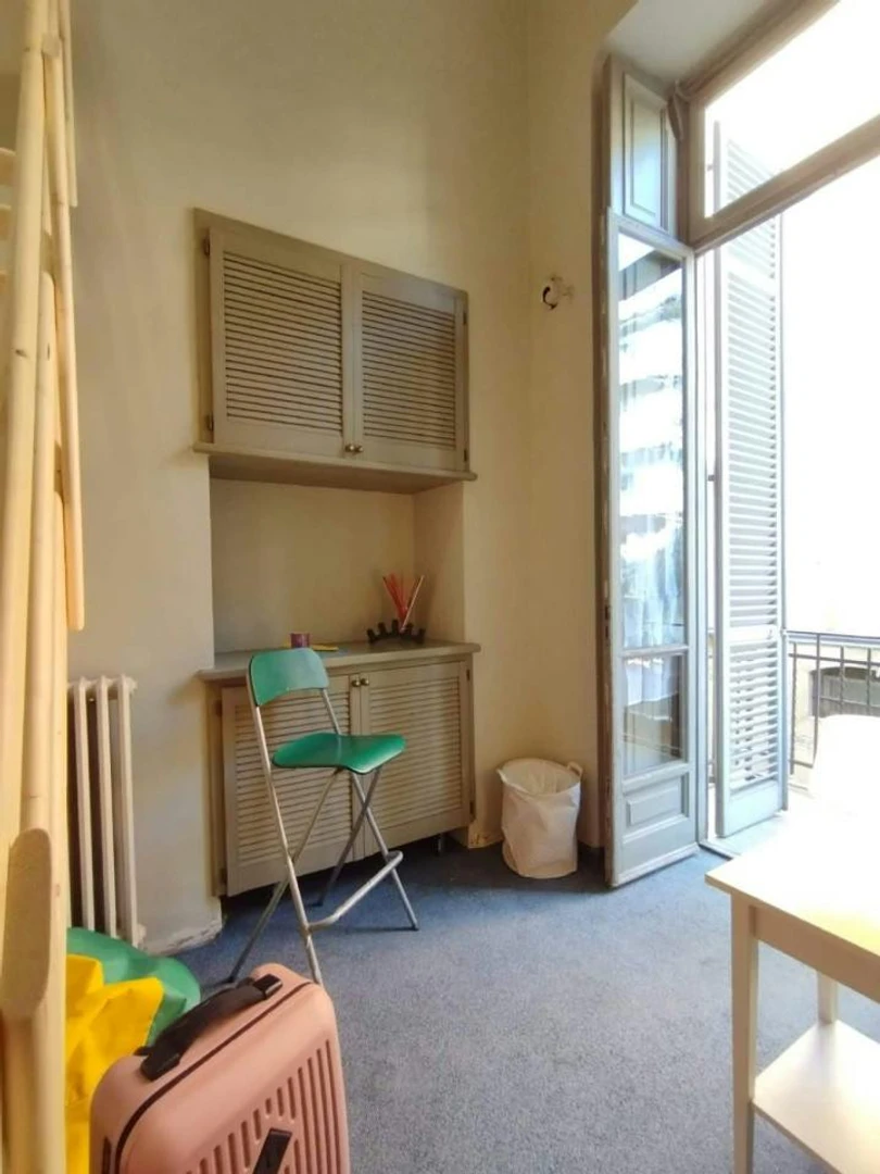 Torino de ortak bir dairede kiralık oda