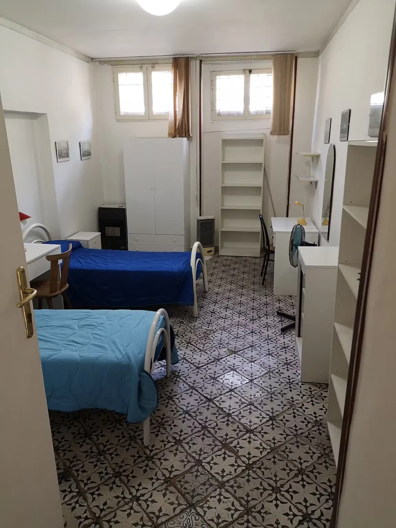 Pokój do wynajęcia z podwójnym łóżkiem w Napoli