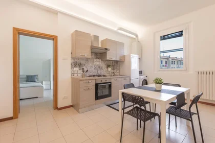 Quarto privado em Via Guido d'Arezzo, imagem 2 de 10