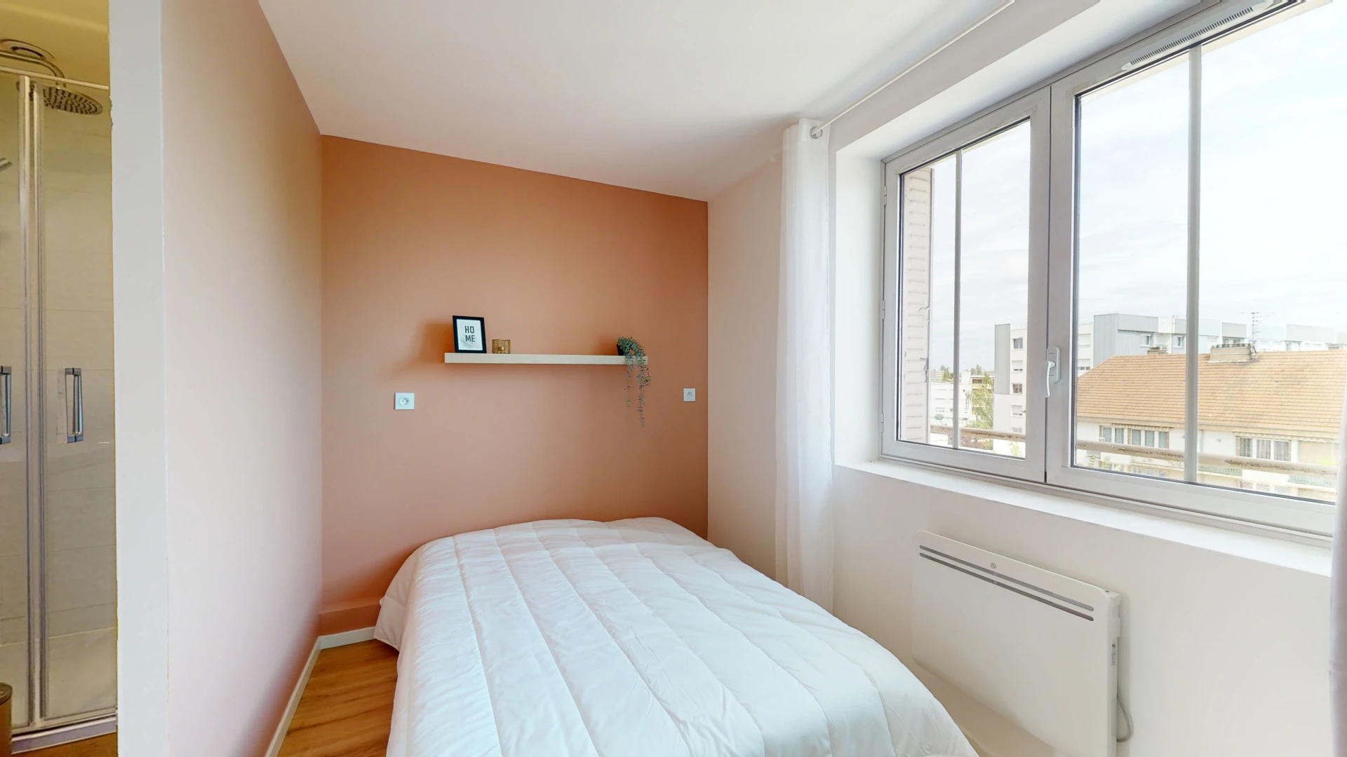 Bright private room in Dijon