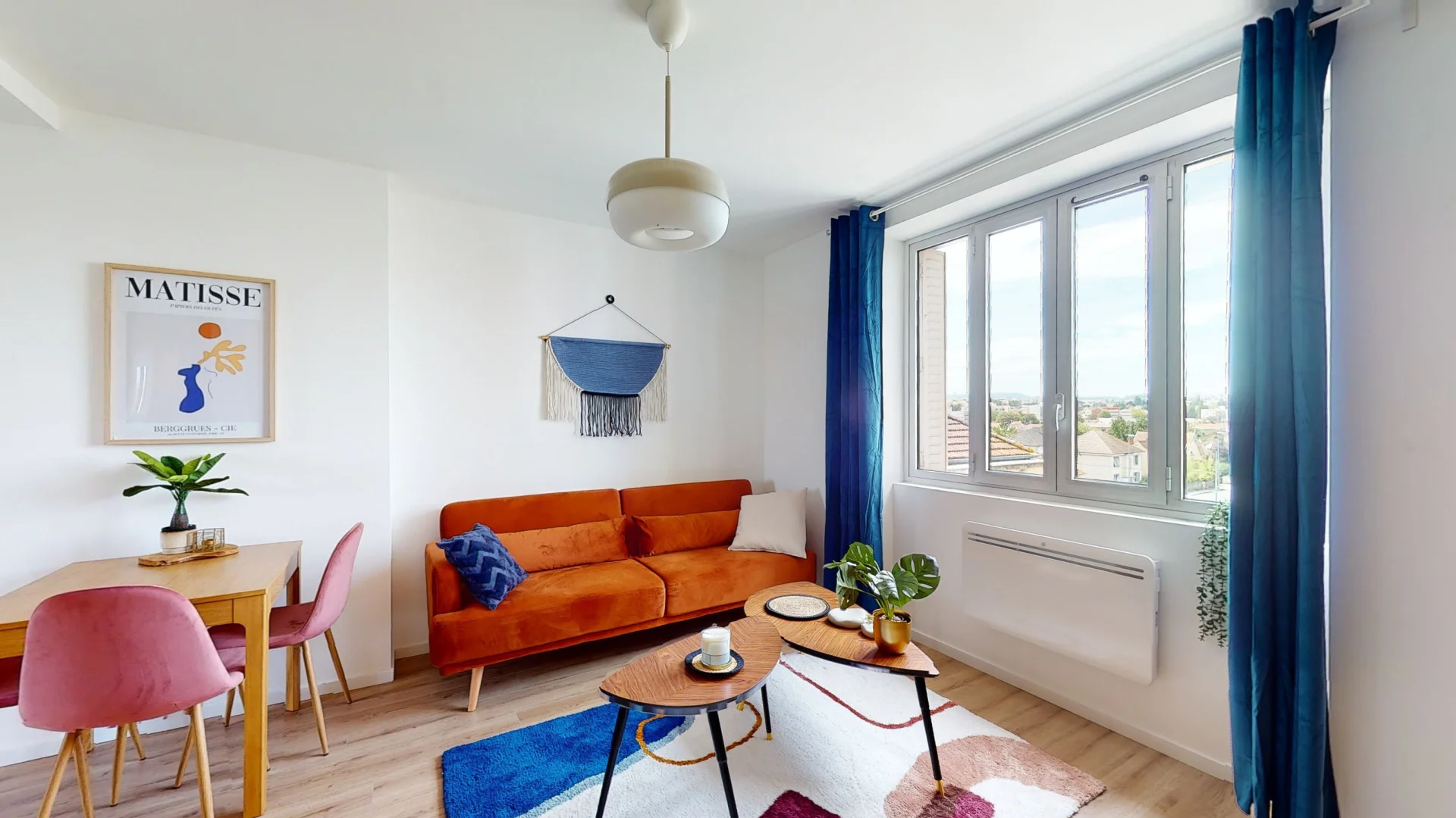 Affordable room for students with ample lighting in 