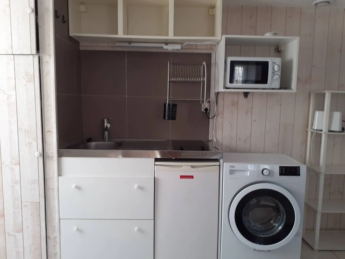 Student-friendly room in  with modern amenities