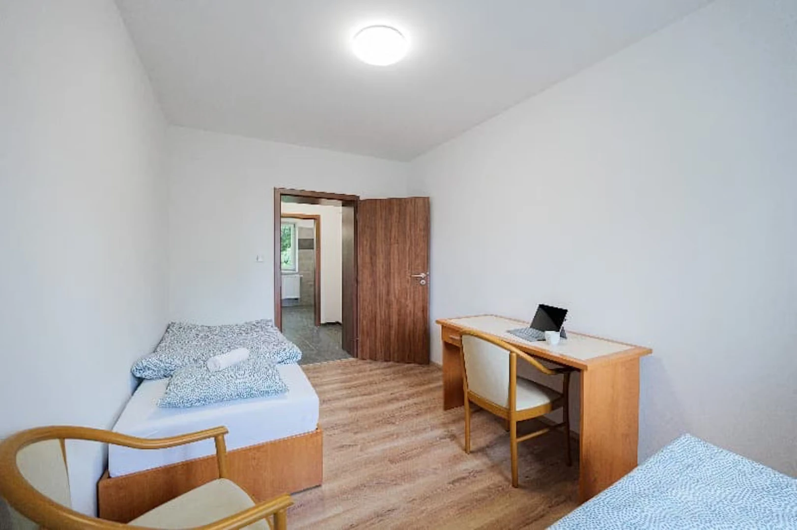 Mehrbettzimmer in 3-Zimmer-Wohnung Ostrau