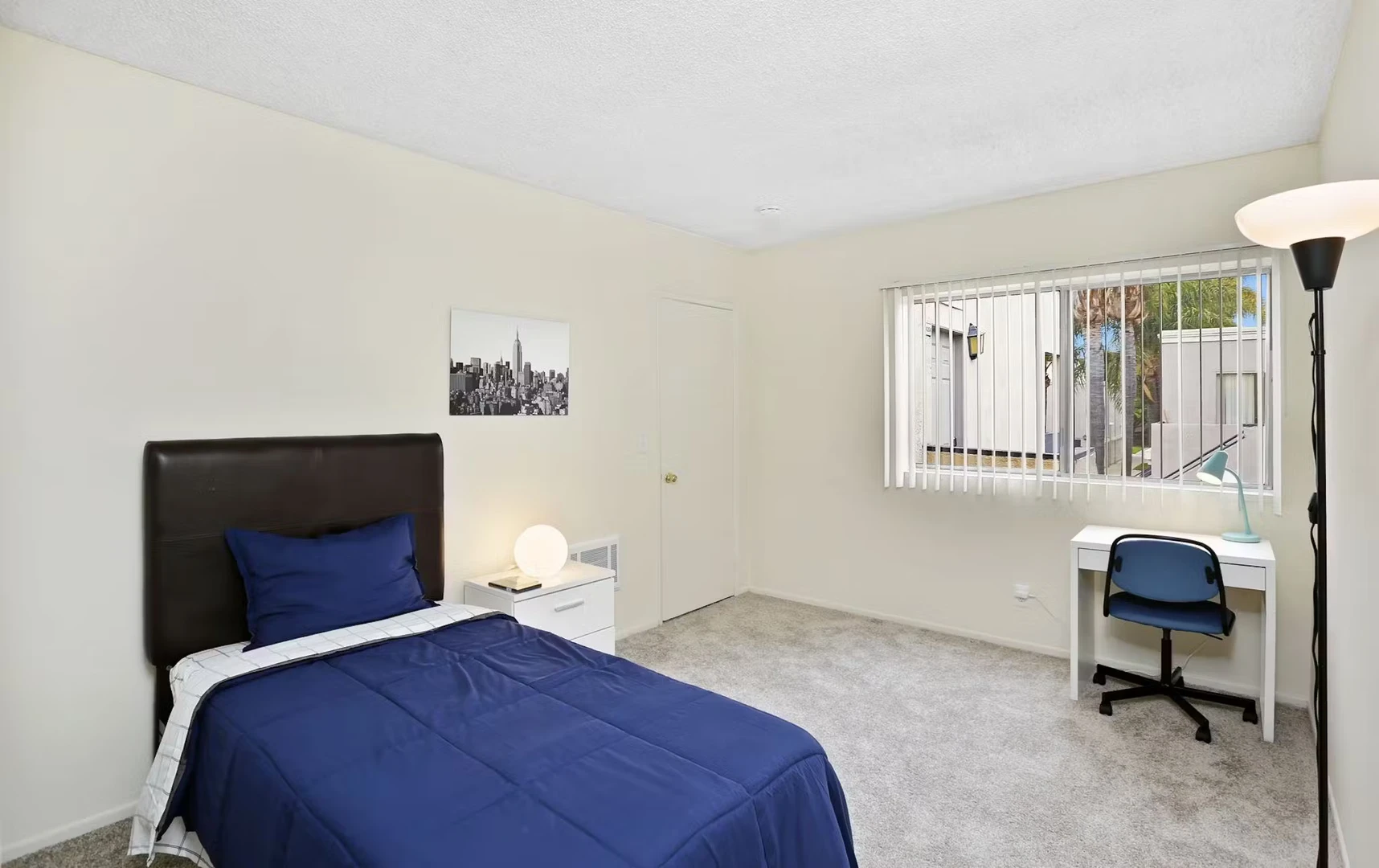Stanza in condivisione in un appartamento di 3 camere da letto Los Angeles