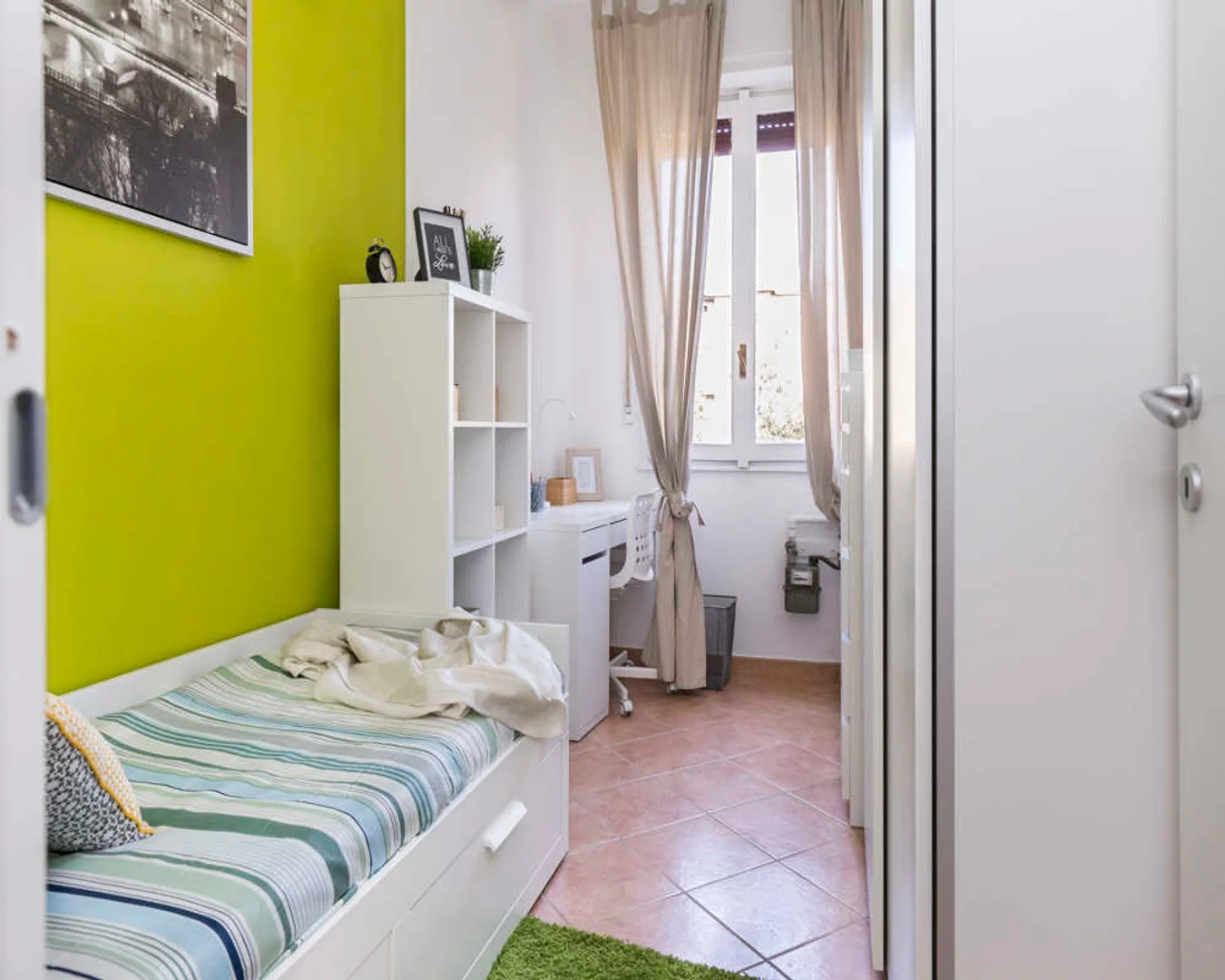 Zimmer in Studentenwohnung in  zu vermieten, voll möbliert