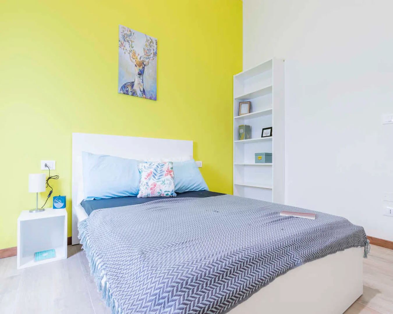 Habitación estudiantil amplia y cómoda en