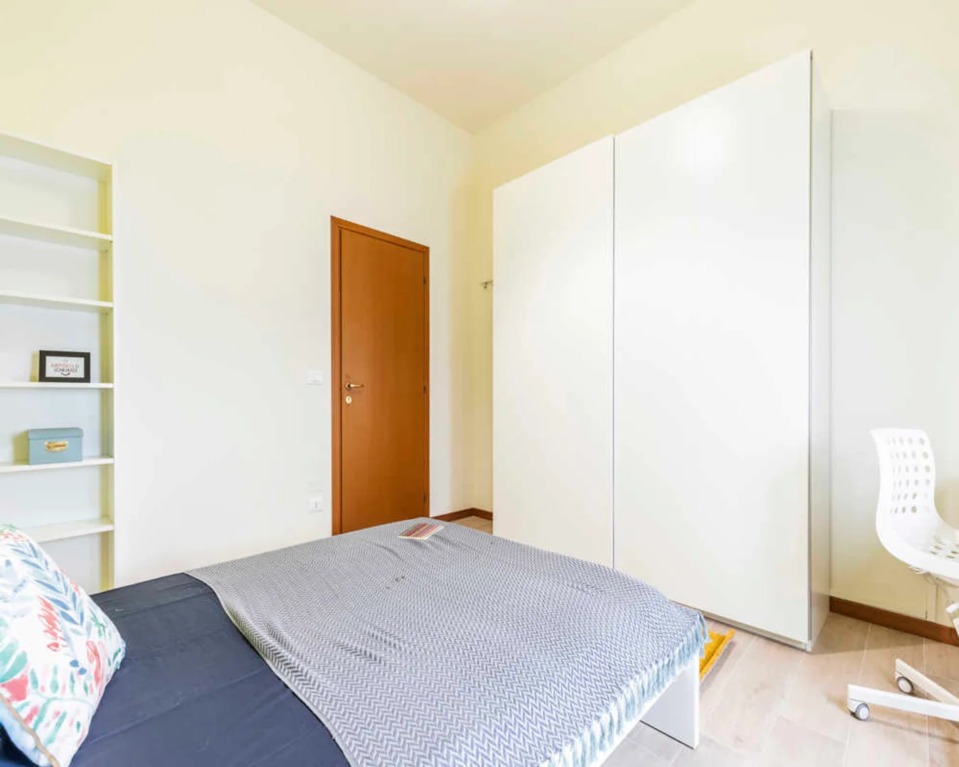 Habitación para estudiantes en con área de estudio y facilidades compartidas