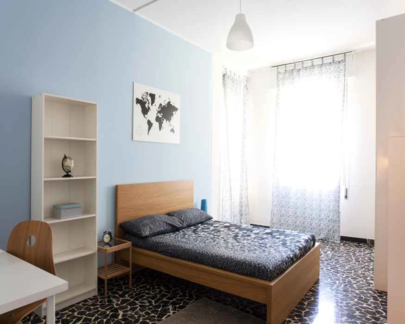 Cheap private room in Bologna