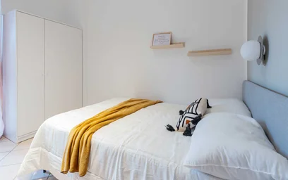 Quarto barato em {area}