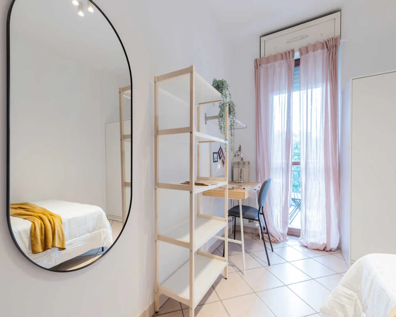 Quarto para alugar em apartamento de estudantes em , totalmente mobilado